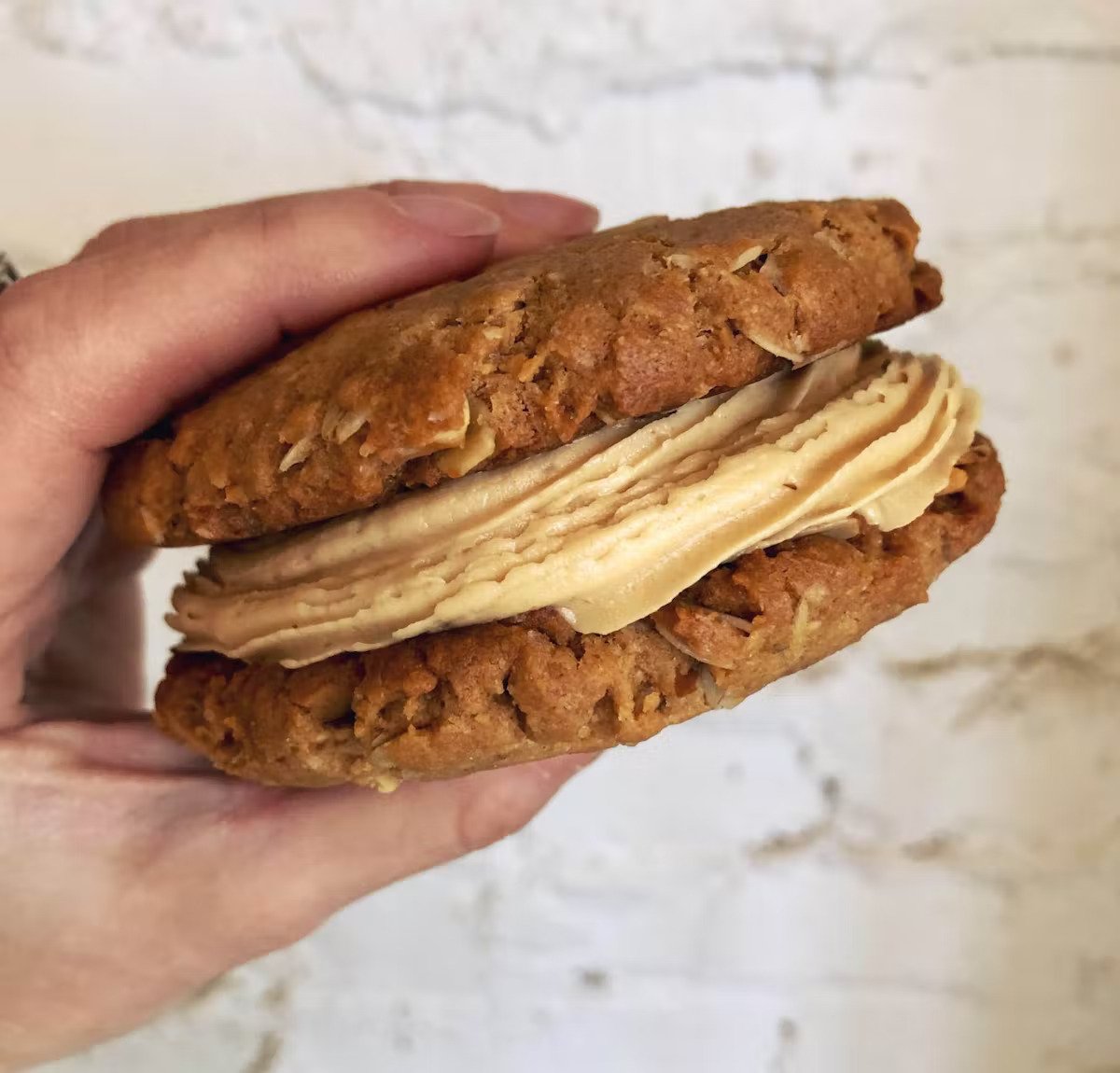 PEANUT BUTTER SANDWICH COOKIE (VEGAN)