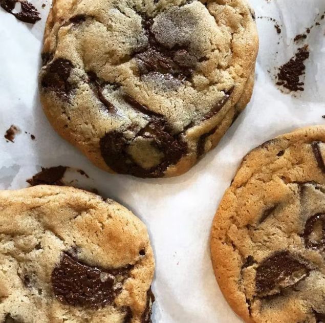 CHOCOLATE CHUNK COOKIE
