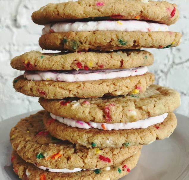 CONFETTI SANDWICH COOKIE
